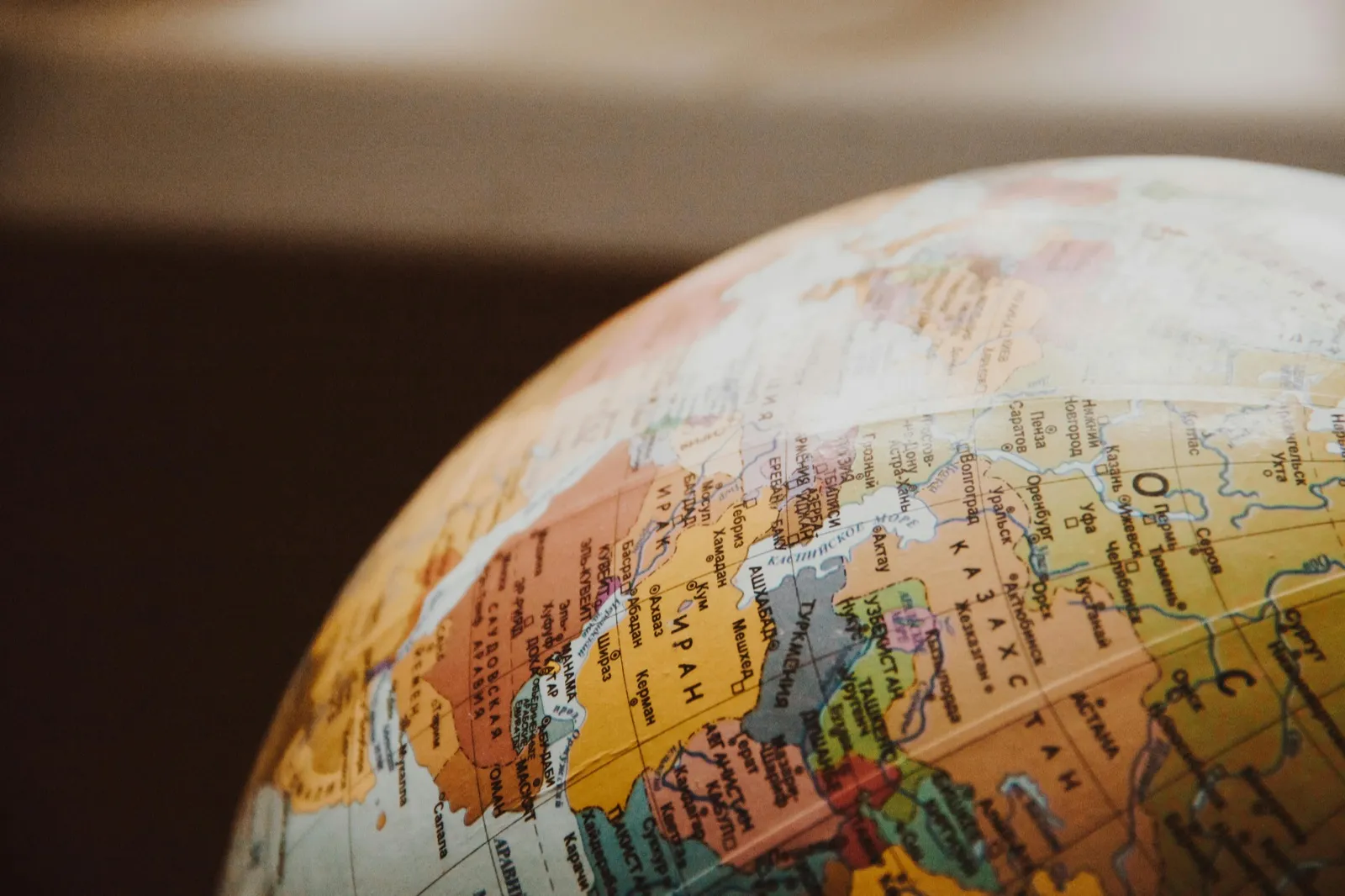 Un mappamondo in primo piano