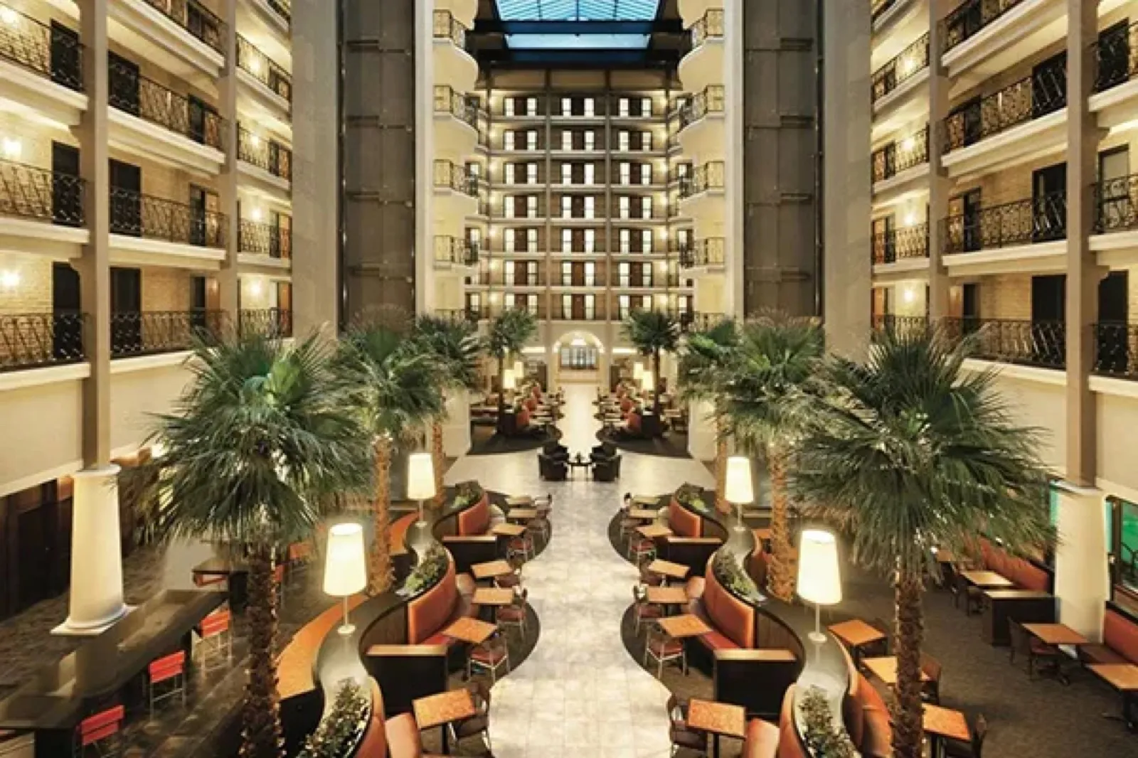 L'atrio interno dell'Hyatt Regency Green Bay