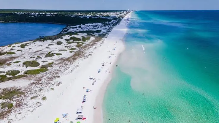 La costa della Florida vista dall'alto, sabbia bianca e acqua turchese